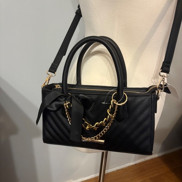 Aldo Handbags - NWT ALDO Black Chevron Crossbody Bag w/ Gold Chain and Bow Accent